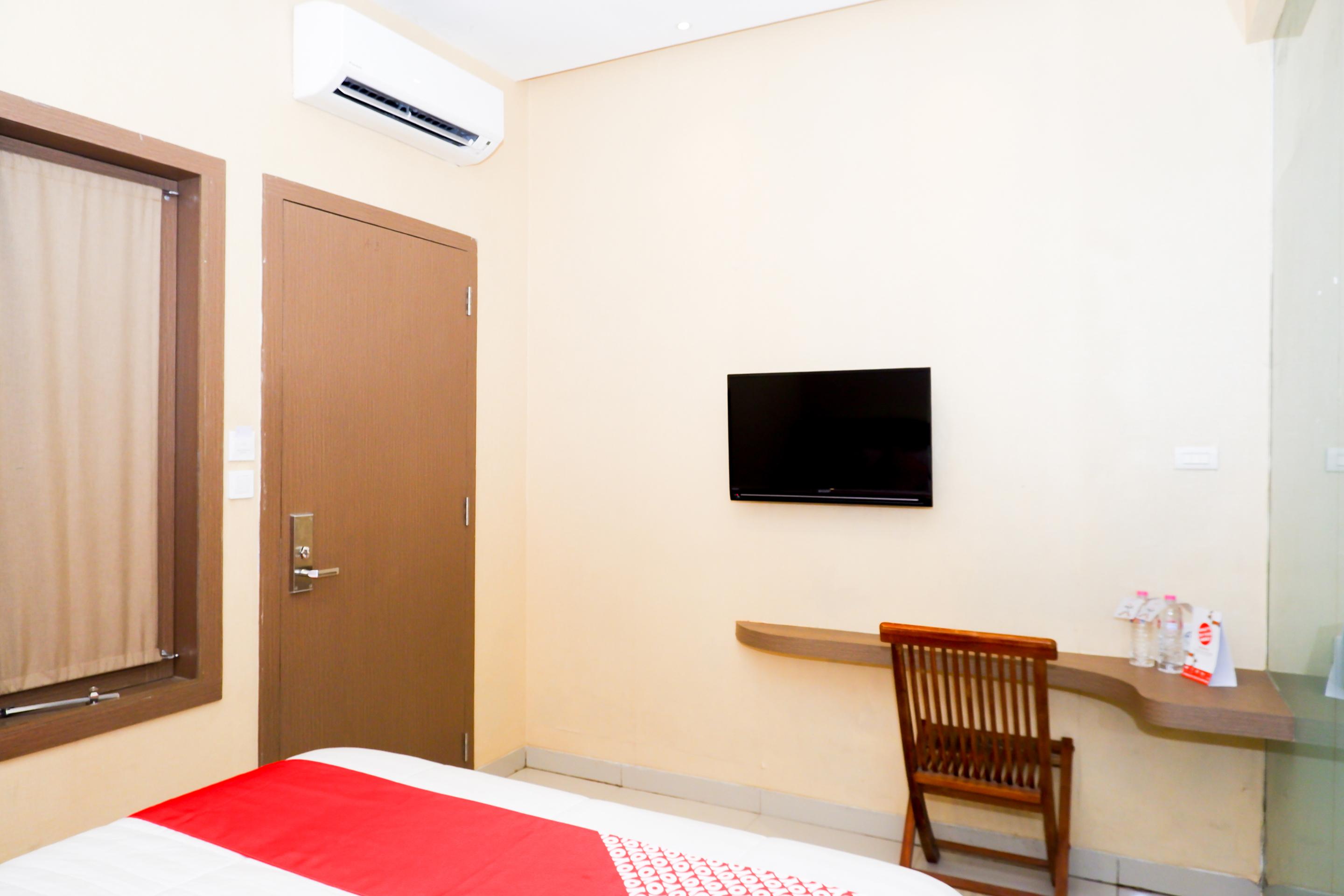 Oyo 379 Grand Mundu Hotel Semarang Exterior foto