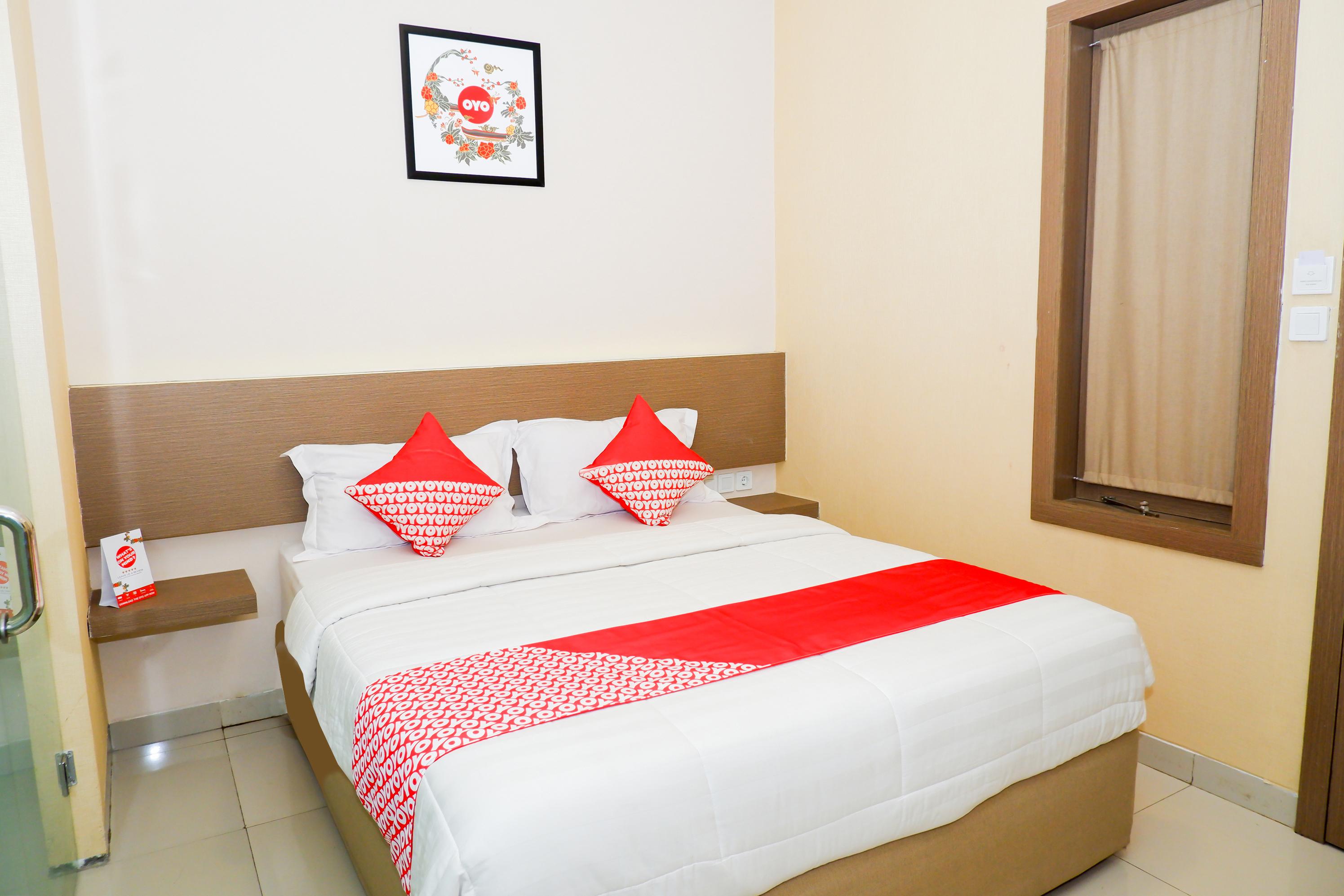 Oyo 379 Grand Mundu Hotel Semarang Exterior foto