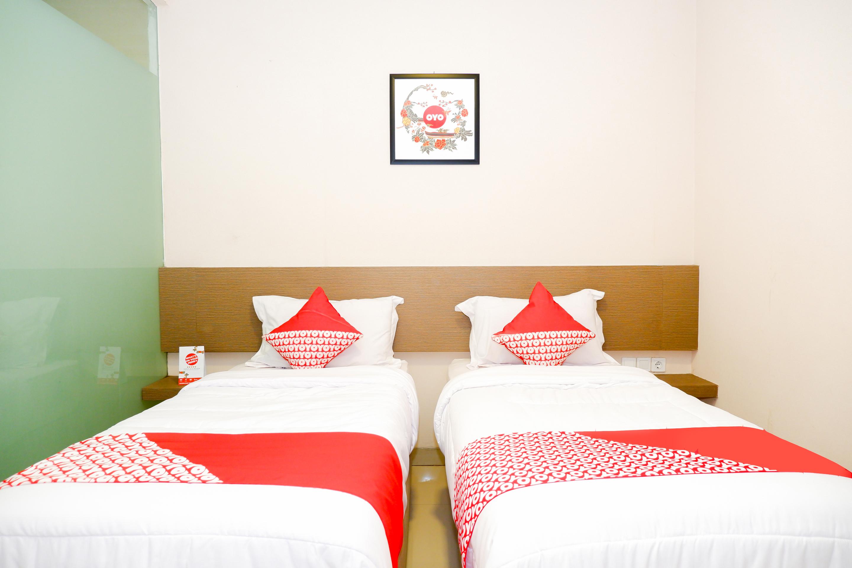 Oyo 379 Grand Mundu Hotel Semarang Exterior foto