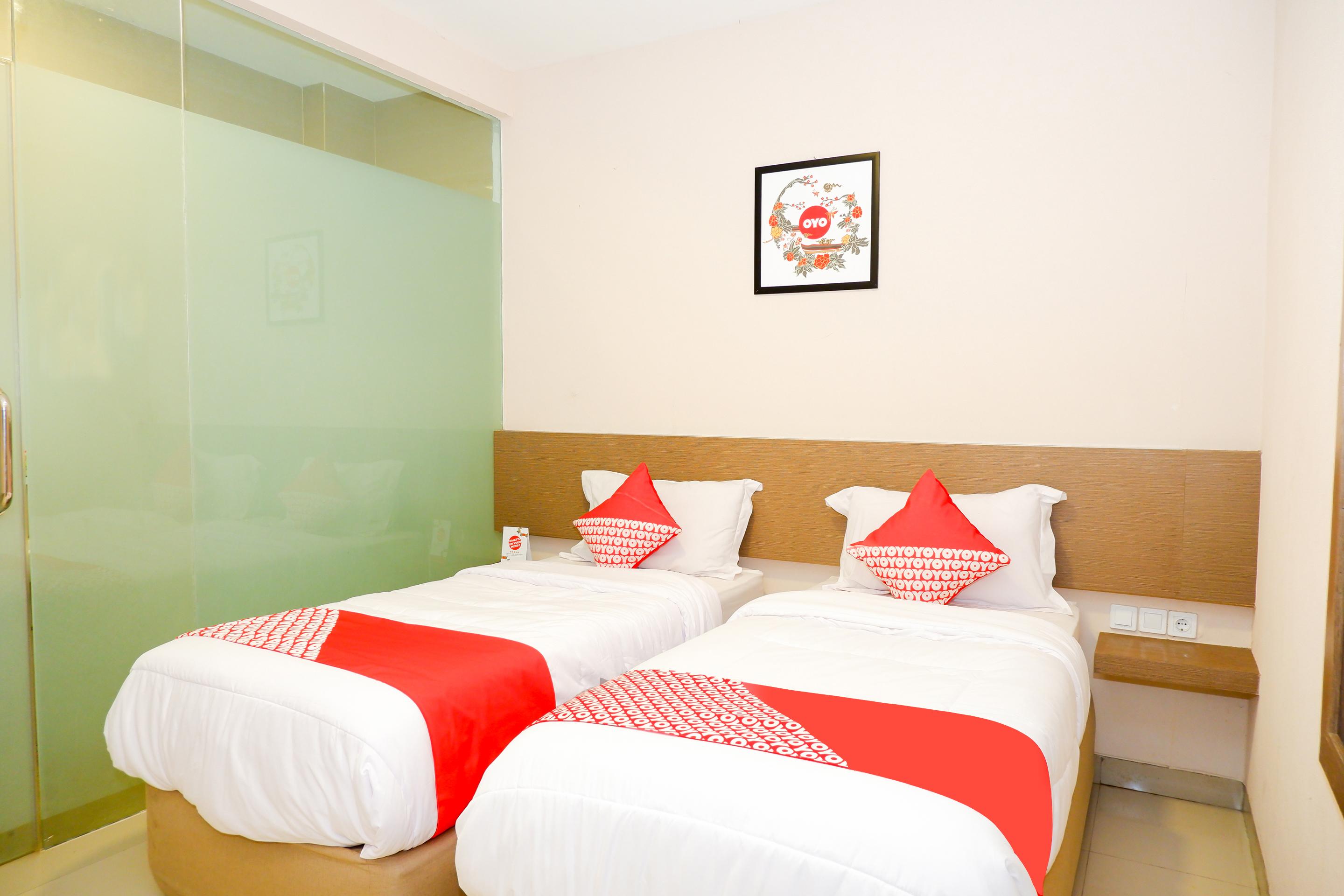Oyo 379 Grand Mundu Hotel Semarang Exterior foto
