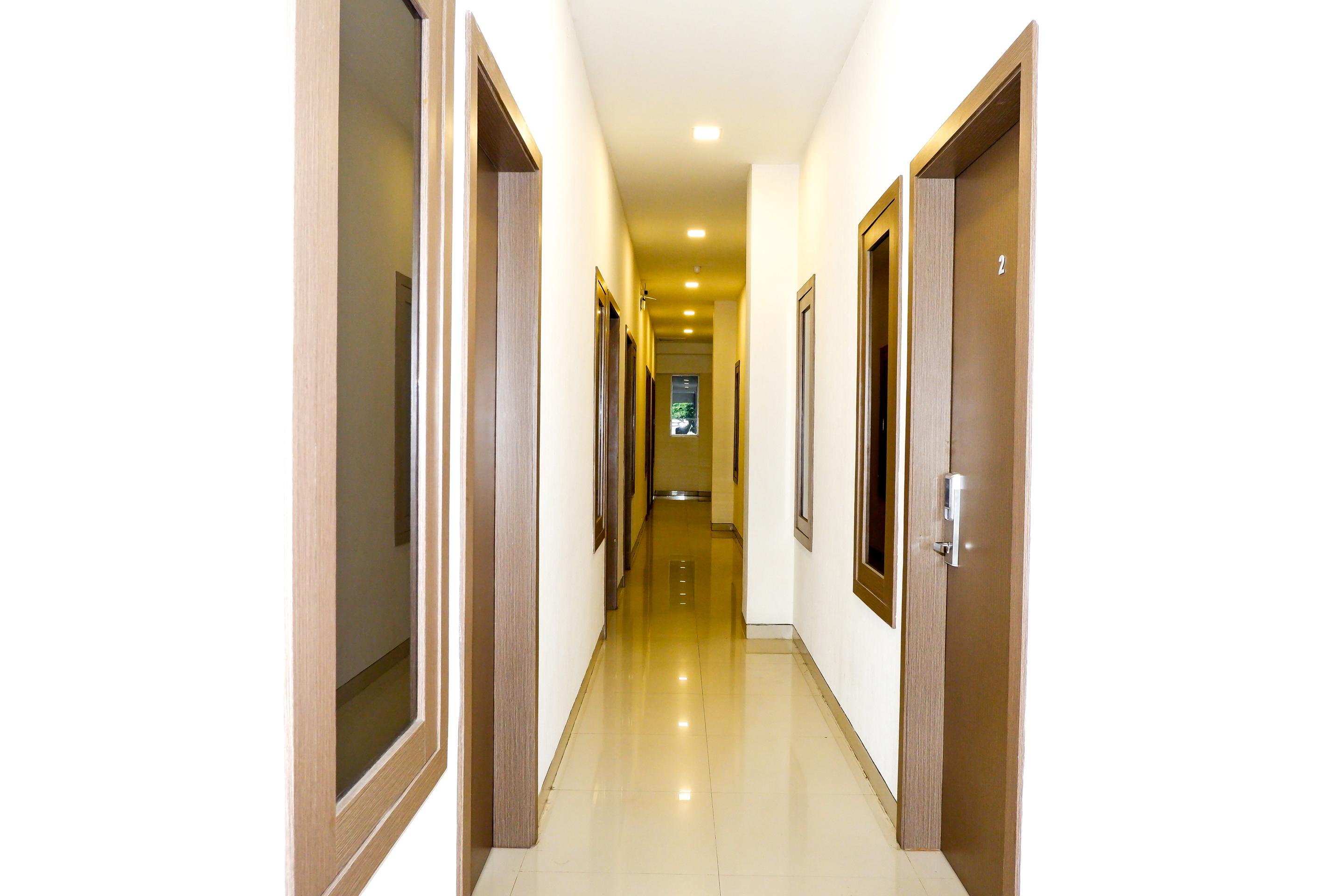 Oyo 379 Grand Mundu Hotel Semarang Exterior foto