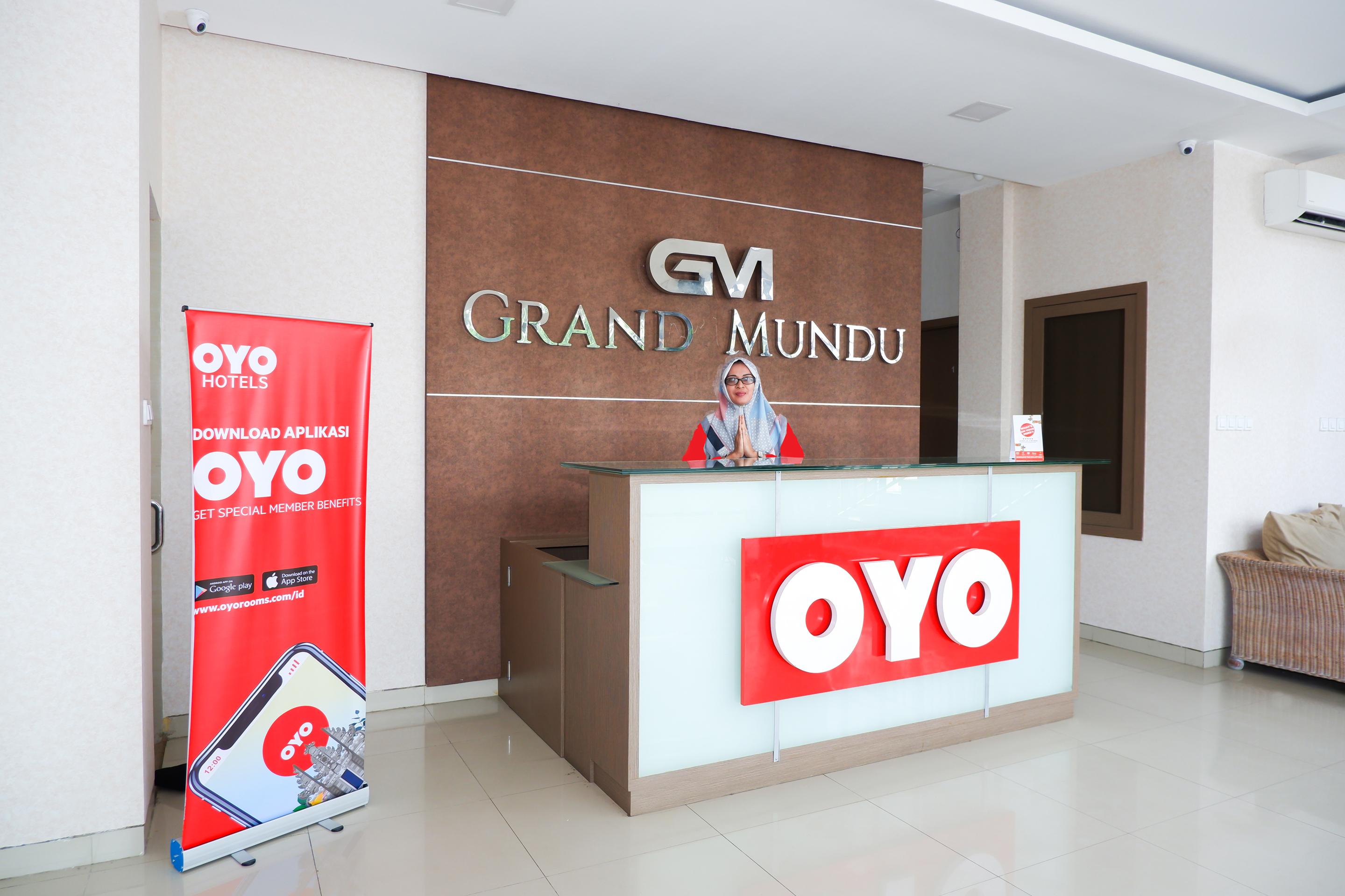 Oyo 379 Grand Mundu Hotel Semarang Exterior foto